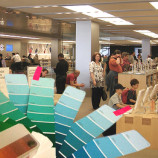 Apple's Color Coded Employees Confuse Shopper