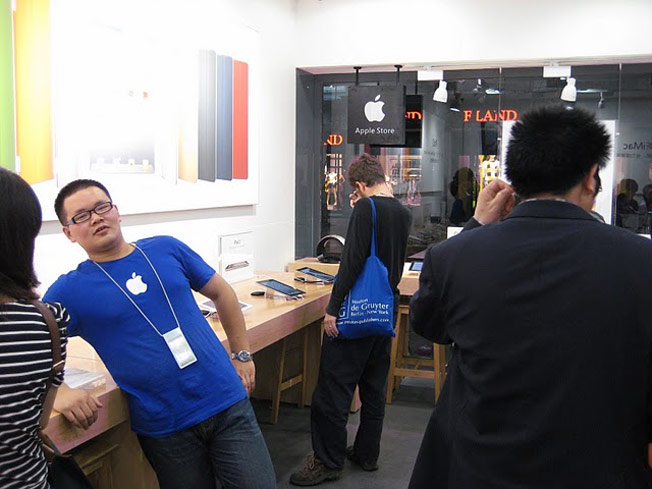 Completely Fake Apple Stores Found In China