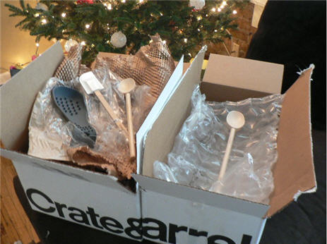 Crate & Barrel's Wooden Spoon Packaging Is Very Efficient