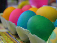For Dyeing Easter Eggs, Cheap, Simple, And Classic Is Best