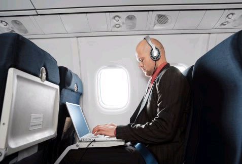 Airplanes To Become WiFi Hotspots