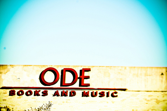 Man Reuses Letters From Borders Sign To Open "ODE" Bookstore In Same Spot