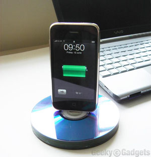 Recycle Old CDs Into An iPhone or iPod Dock
