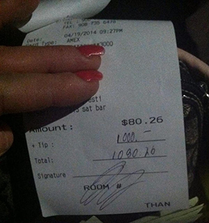 Customer Leaves $1,000 Tip To Help Bartender Pay For Her Dog’s Emergency Surgery