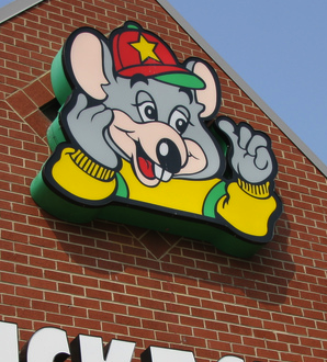Man Takes Kids To Chuck E. Cheese’s For Wholesome Purse-Snatching Fun