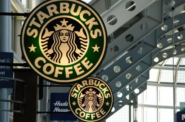 400 People Continue Starbucks Pay-It-Forward Chain For 11 Hours