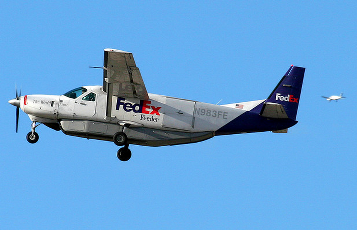 FedEx & UPS Sticking With High Fuel Surcharges Even As Gas Prices Drop