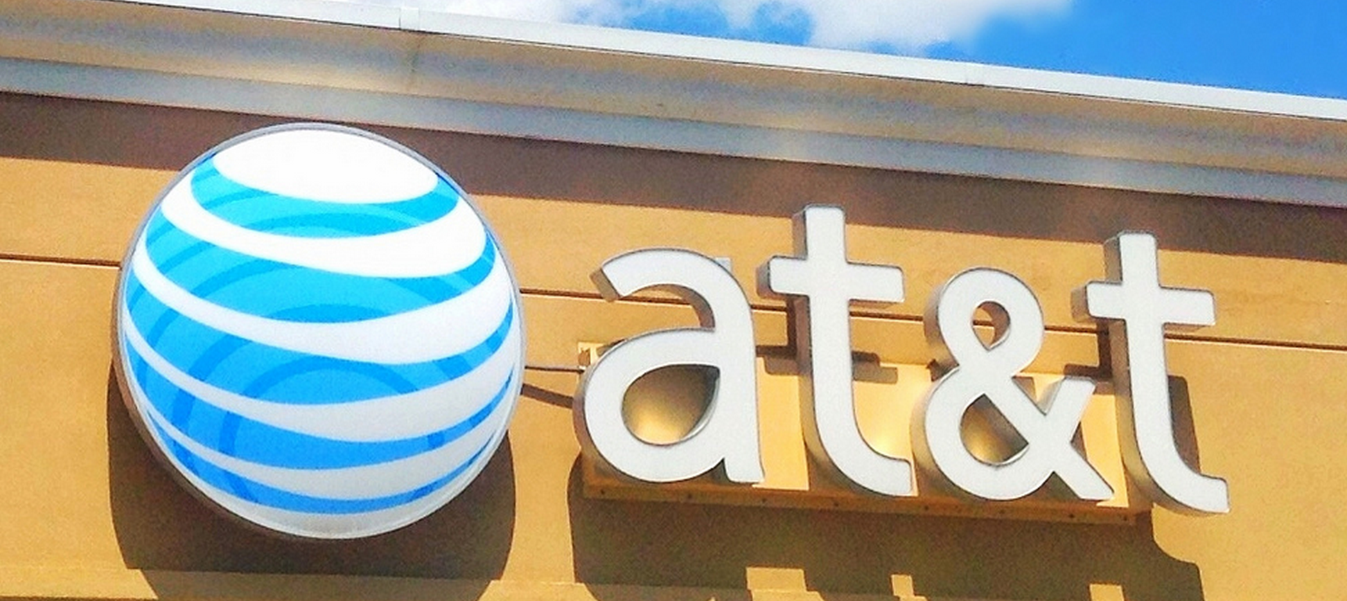 83-Year-Old Racks Up $24,289 In AT&T Charges By Still Using AOL Dial-Up
