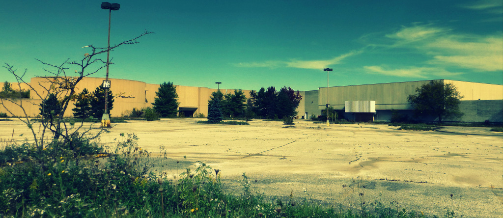 (Nicholas Eckhart) This mall is in Randall Park, Ohio. It is dead. 