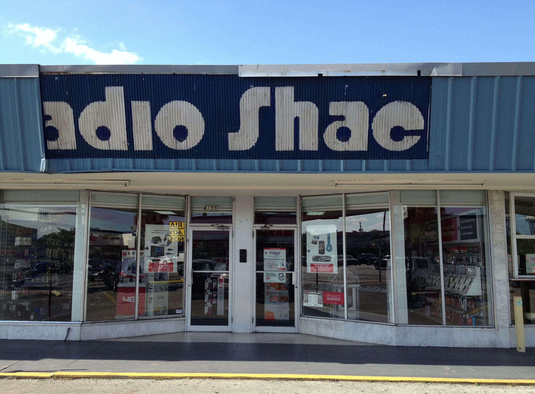 Sale Of 1,100 Radio Shack Leases Approved
