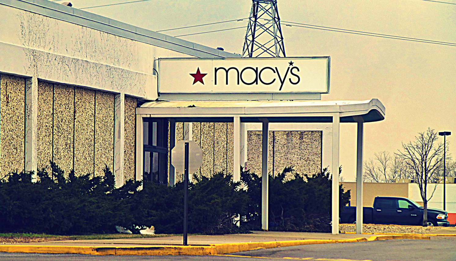 Macy’s To Close Dozens Of Stores In Early 2016