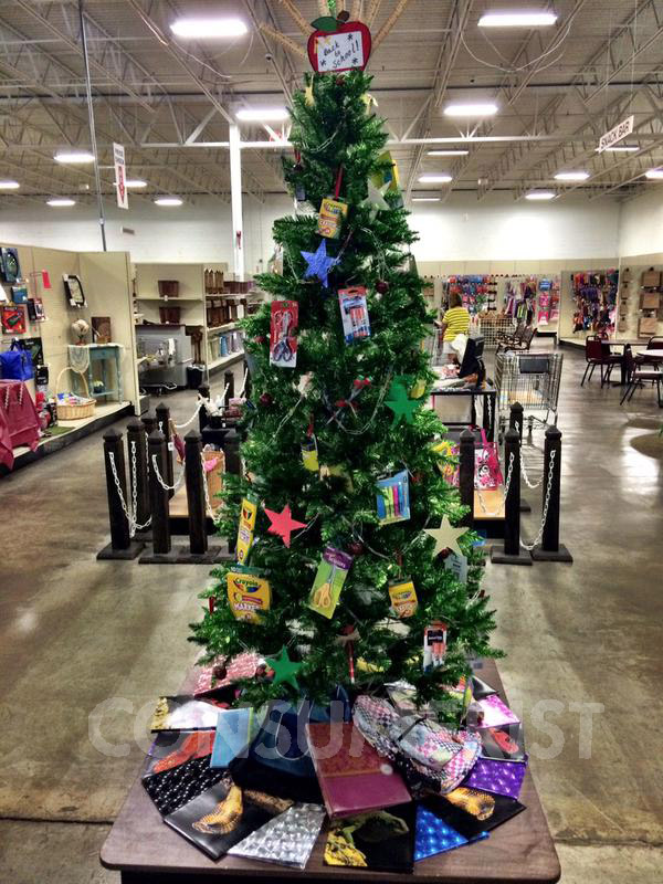 Craft Store Decorates Festive Back-To-School Tree To Mark Important Holiday