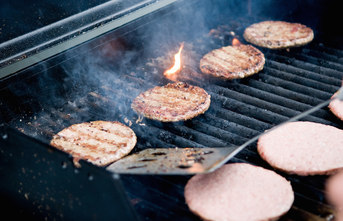 5 Cold-Weather Grilling Tips For Your Super Bowl Party