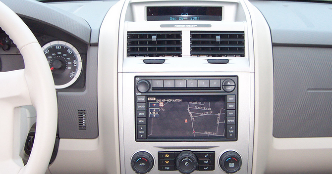 Study: Car Infotainment Systems Remain A Distraction, Despite Voice Command Functions