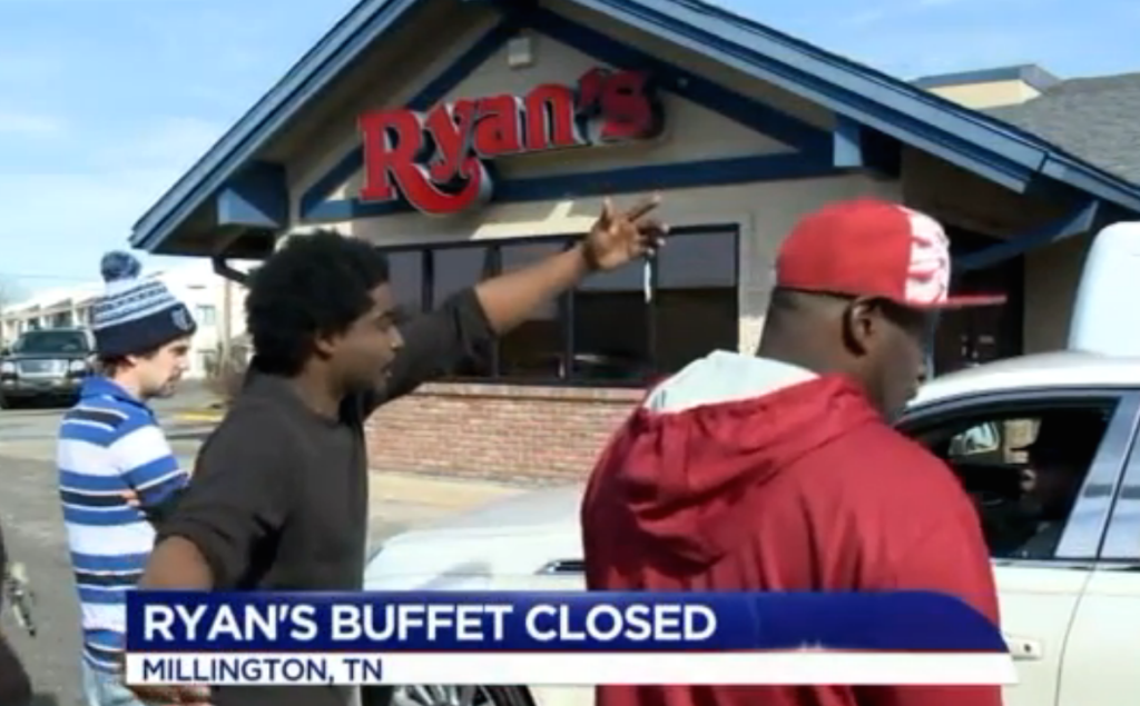 Customers and employees gathered in the parking lot when they couldn't enter the restaurant. (WREG)
