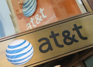 AT&T Customer Service Rep Says Store Employees Are Commission-Chasing Liars