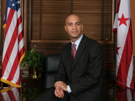 D.C. Mayor Adrian Fenty Cut The iPhone Line