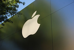 Apple Loses Next iPhone, Tech Site Reviews It