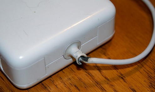 Apple Offers Cash To Powerbook, iBook Owners With Defective Power Adapters
