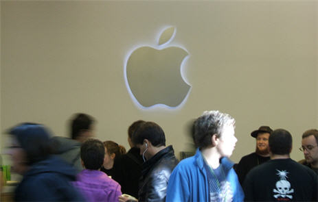 Beware! Apple Stores Have Mysterious Tractor Beams