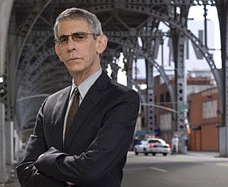 Law & Order: SVU Star Belzer Denies Attack On Apple
Store Employee