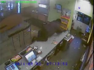 Angry Burger King Customer Climbs Over Counter To Attack Employees