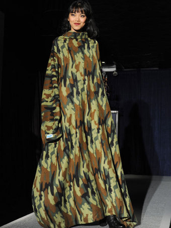 Snuggie Fashion Show Takes NY Fashion Week By Storm