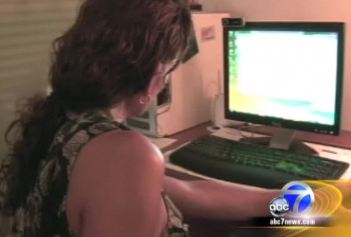 Woman Watches As Dell Tech Support Swipes Nude Pics From Her PC