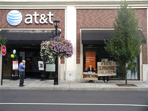 AT&T  Won't Sell You iPhone Because "You're Going To Unlock It"