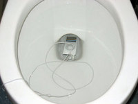 iPod in Toilet Leads To Emergency Landing