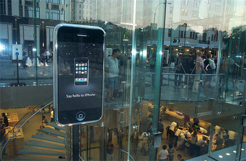 Manager Photographs Teenagers And Says They Are Banned From The Apple Store For Life