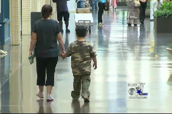 Mall Now Requires Teens Shop With Parents After 6:00 P.M.