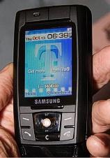 Samsung T-809 Gets Skanky All Up Inside Its Camera Crack