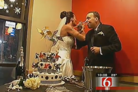 Oklahoma Couple Enjoys Dream Wedding At Starbucks