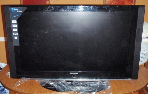 Circuit City Sells Employee Busted Floor Model TV, Refuses To Accept Return