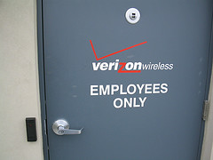 Verizon Says It Won't Back Down On $2 'Convenience' Fee