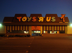 Toys 'R' Us Dangling The Holiday Shopping Carrot Of Free Layaway