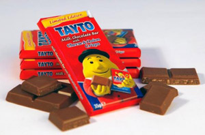 Irish Snack Fans Can’t Get Enough Cheese And Onion Potato Chip-Flavored Chocolate Bars