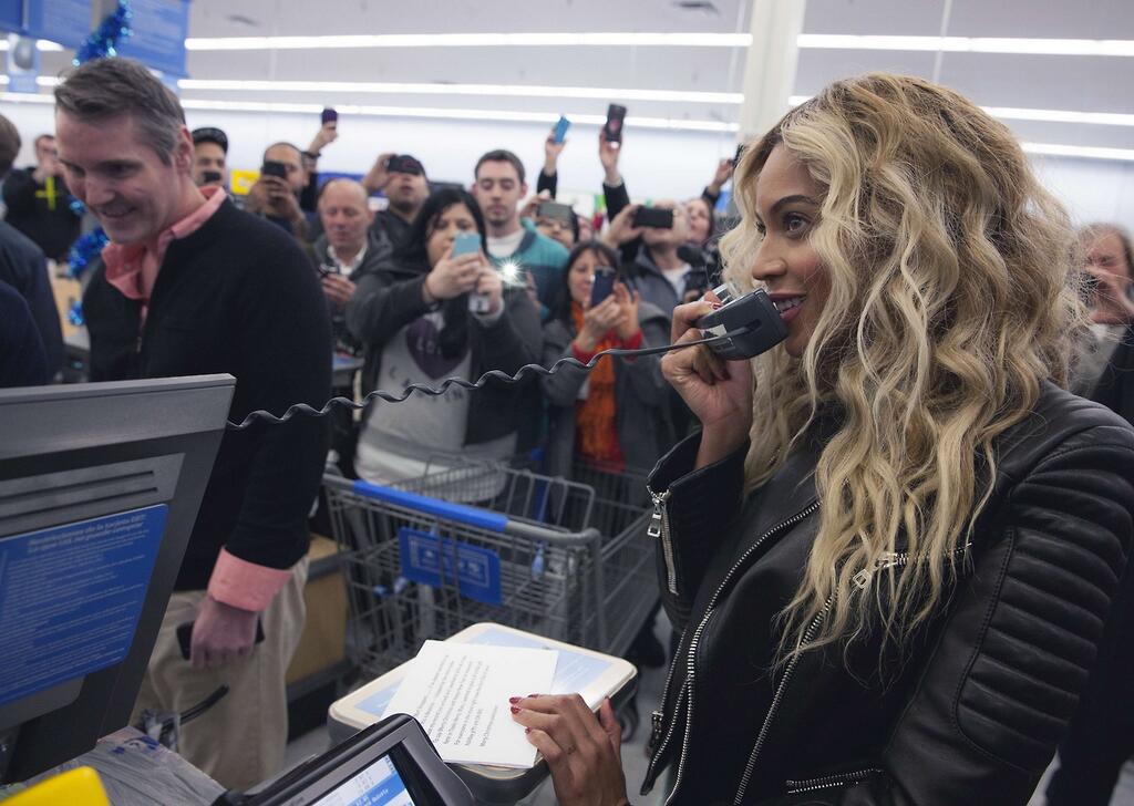 Beyoncé Shows Up At Walmart, Takes America Christmas Shopping
