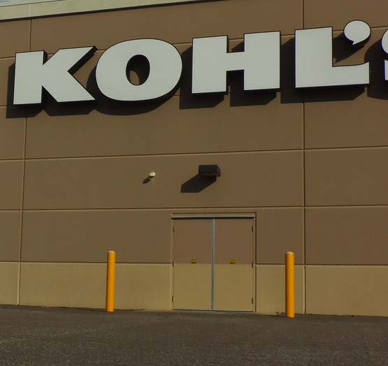 Shoplifting Suspects Back Into Kohl’s Security Guard, Customer’s Stroller