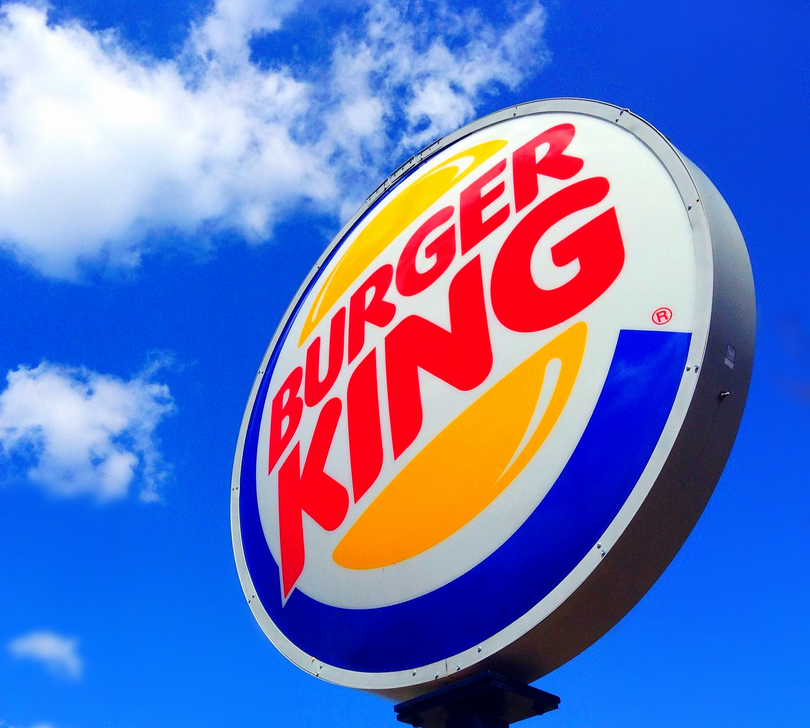 Throwing Cold Chicken Nuggets At The Burger King Manager Won’t Get You New Ones