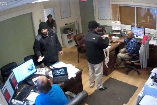 Car Dealership Workers Demand Pizza Delivery Guy Return His Tip, And The Internet Is Displeased