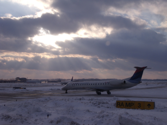 Traveling This Weekend? Airlines Offering Travel Waivers Ahead Of Winter Storm