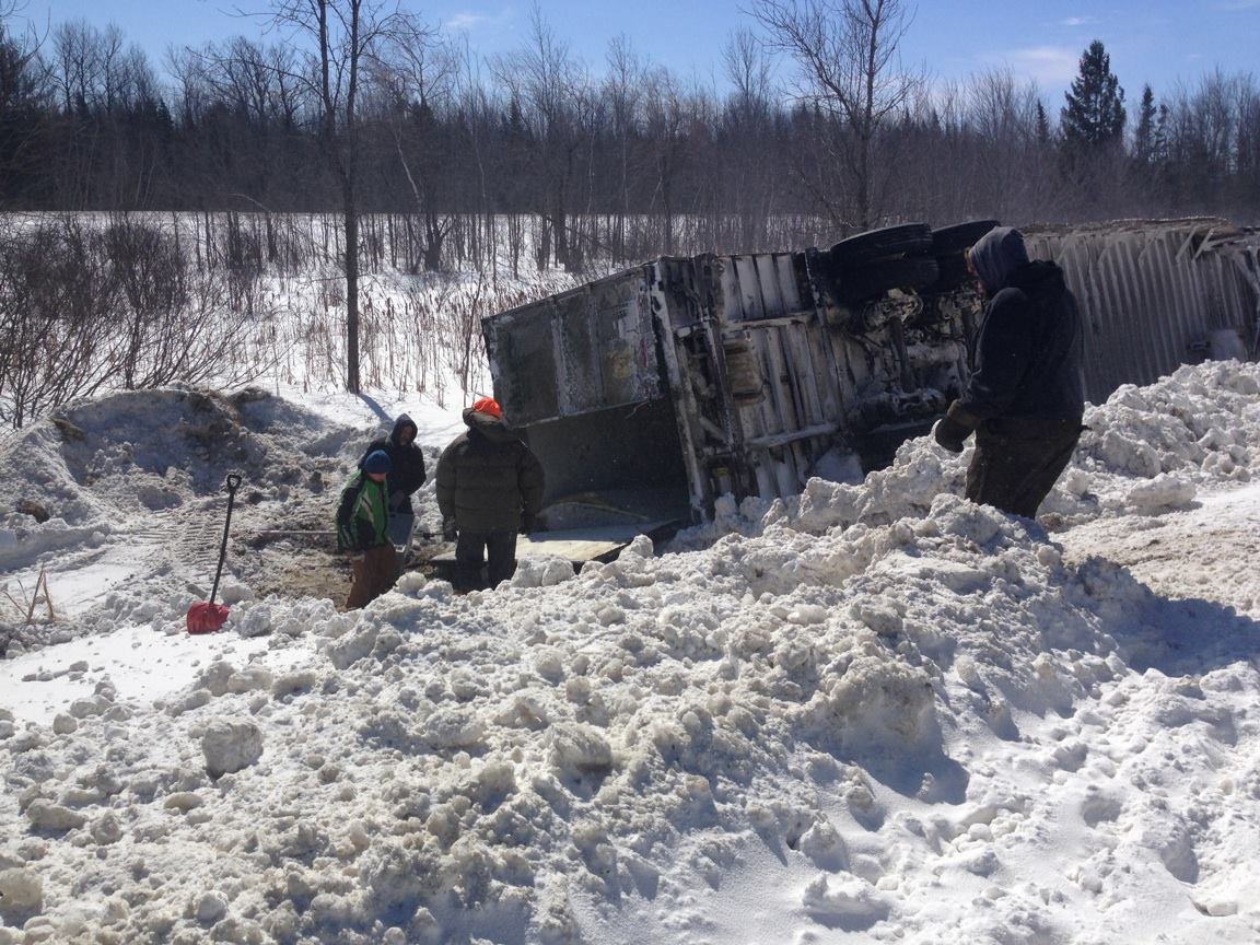 Truck Carrying 30,000 Pounds Of Lobsters Overturns, All Survive To Become Dinner