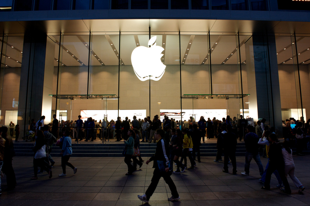 Apple Store Workers Emailed CEO Tim Cook To Complain About Company’s Bag Searching Policy