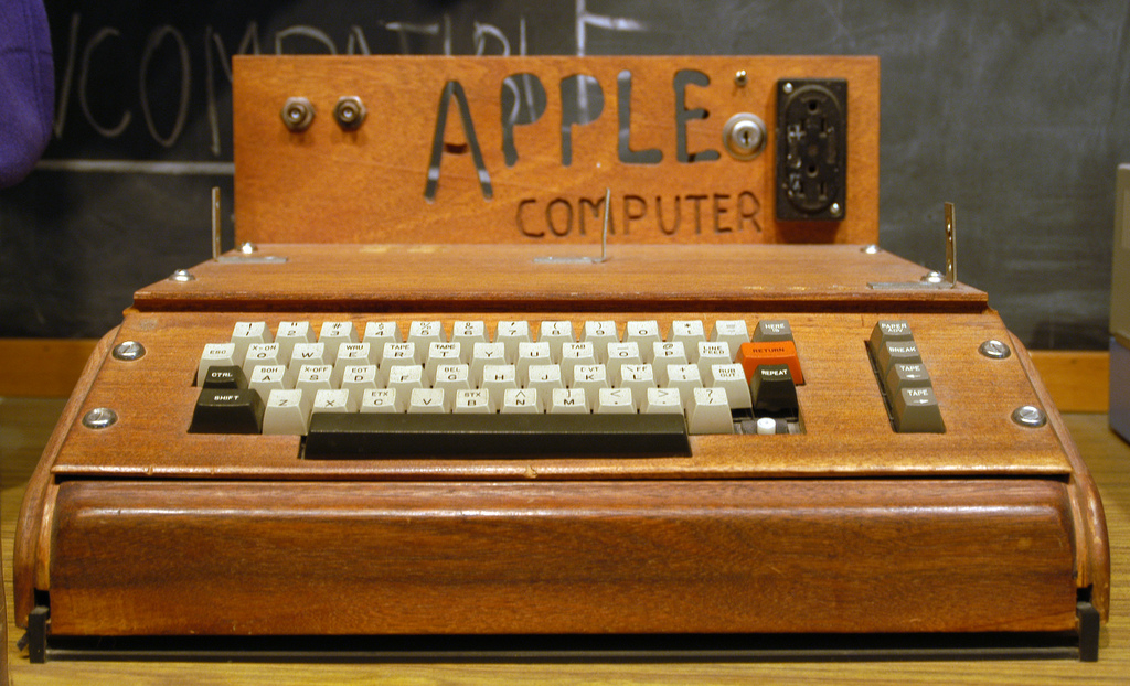 vintage-apple-computer-worth-200k-dropped-off-for-recycling-consumerist