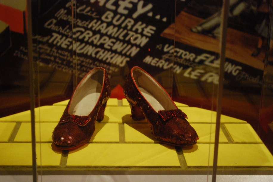 Anonymous ‘wizard Of Oz Fan Offers Up 1m Reward To Recover A Missing Pair Of Dorothys Ruby 5283