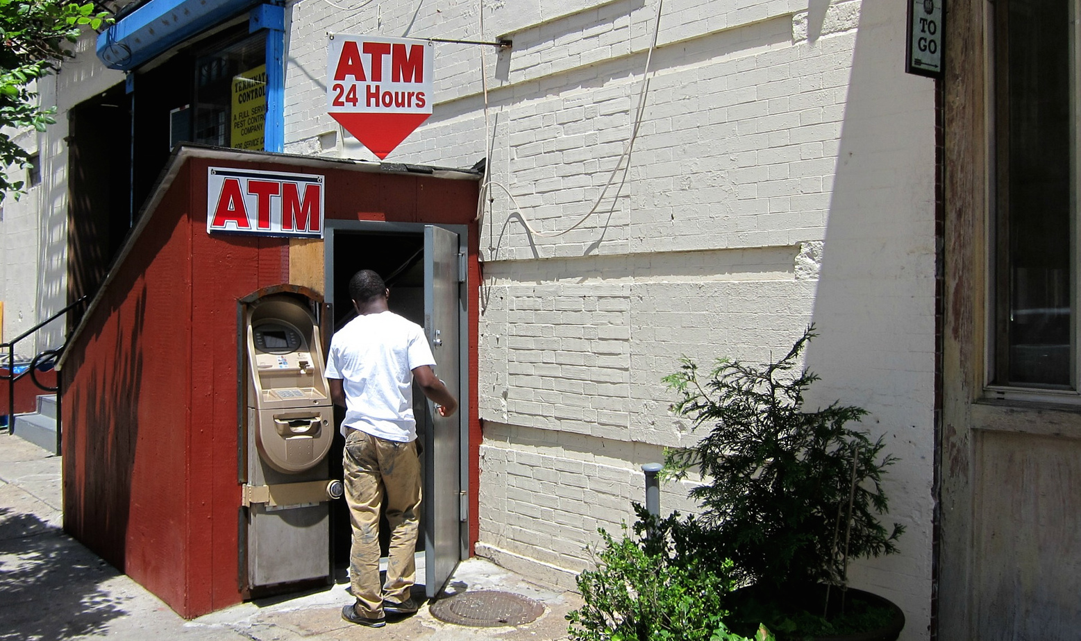 Appeals Court Breathes New Life Into Atm Fee Price Fixing Suit Consumerist 4009