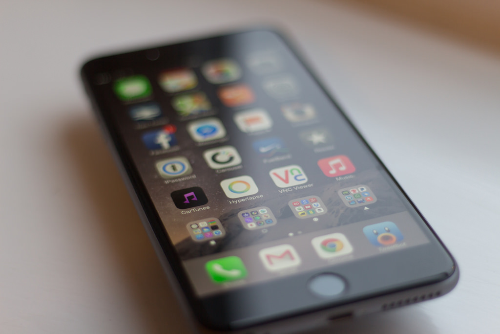 Apple Genius Bars Will Give Customers Loaner iPhones, Send Phones Out For Repair