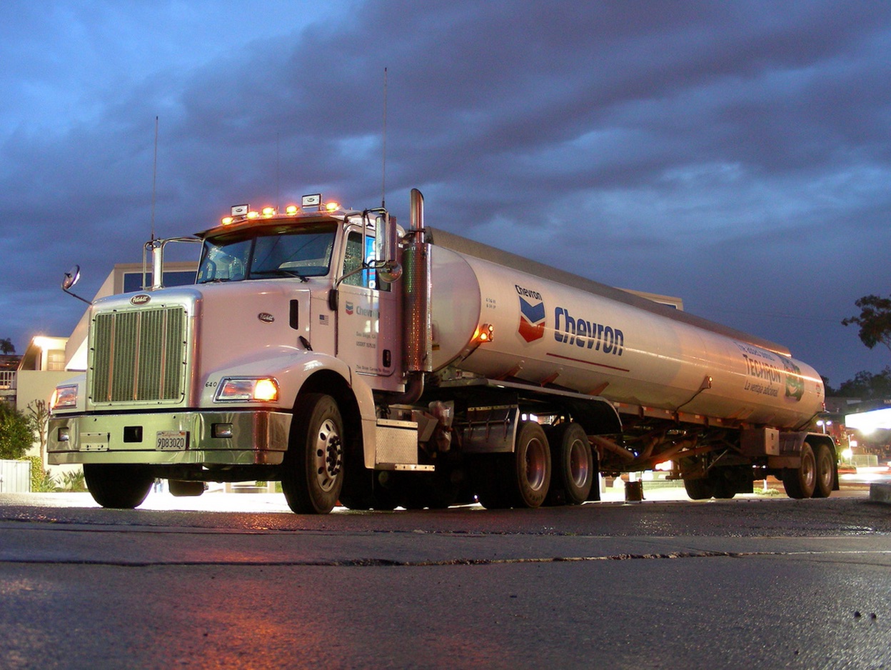 chevron-and-visa-try-out-mobile-payments-at-the-gas-pump-consumerist